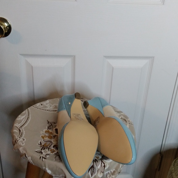 Shoes - Picture 2 of 2